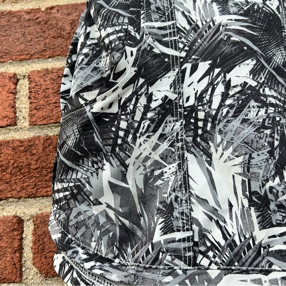 Athleta Womens Palm Stellar Running Shorts Black 3" Size XS Activewear Workout - Picture 3 of 8